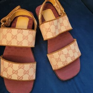 Men new gucci sandals sz 8 woman's 10